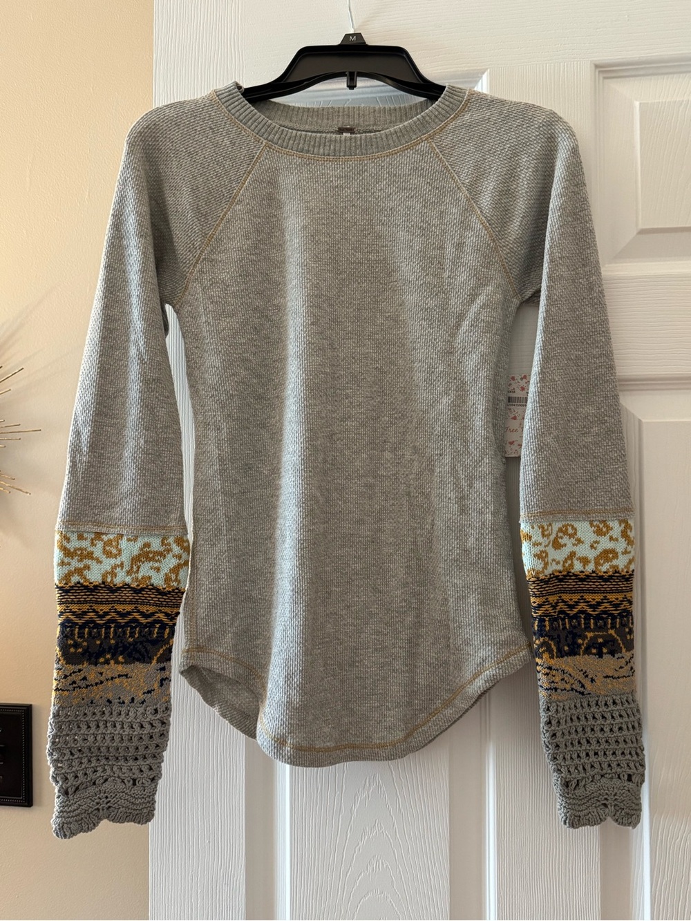 🩶 Free People Women’s Gray Thermal & Knit Long-Sleeve Top with Patterned Cuffs